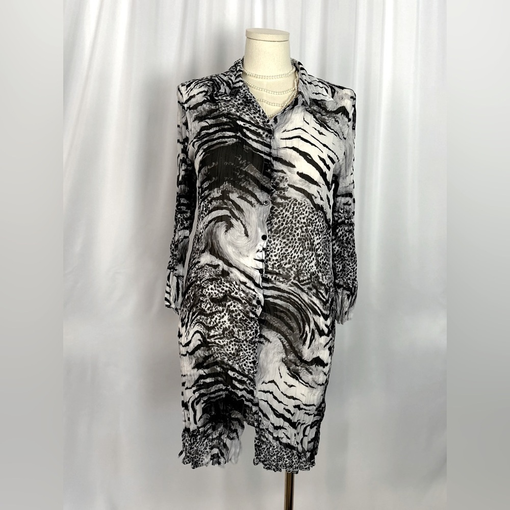 Violet & Claire Women's Button-Down Blouse or Tunic Animal Print (700)